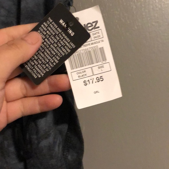 Black tye dye tank top with rose - Picture 2 of 3